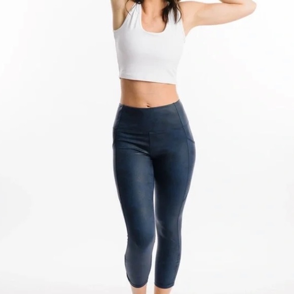 ZYIA Distressed Blue Ankle Cinch 7/8 24" Size 6-8 BNWOT Faux Leather Pockets - Picture 5 of 10